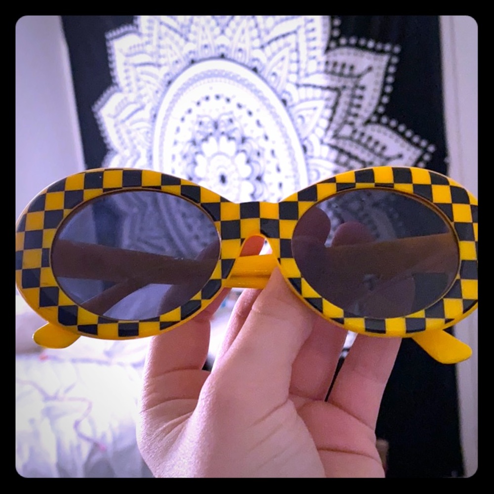 Yellow checkered clout goggles